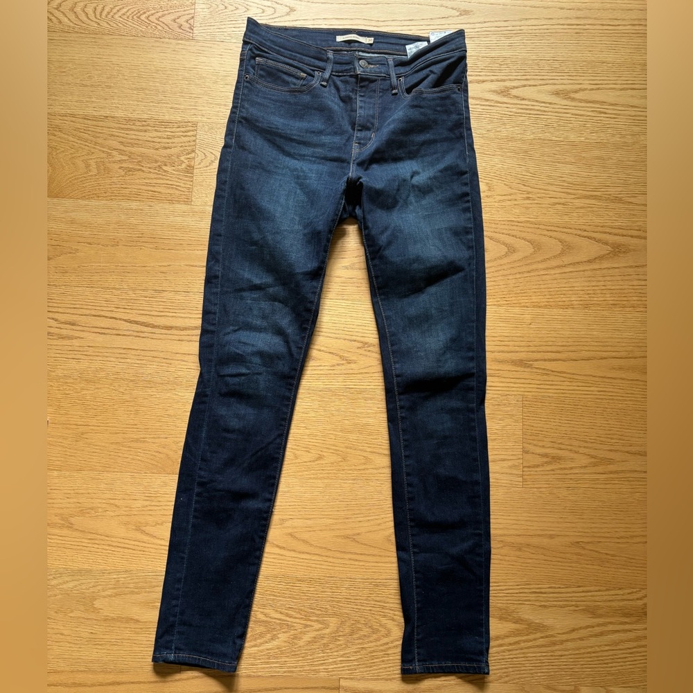 Levi’s dark wash women’s jeans size 30